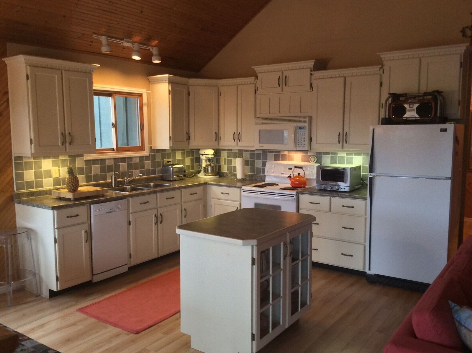 Kitchen with island and full appliances