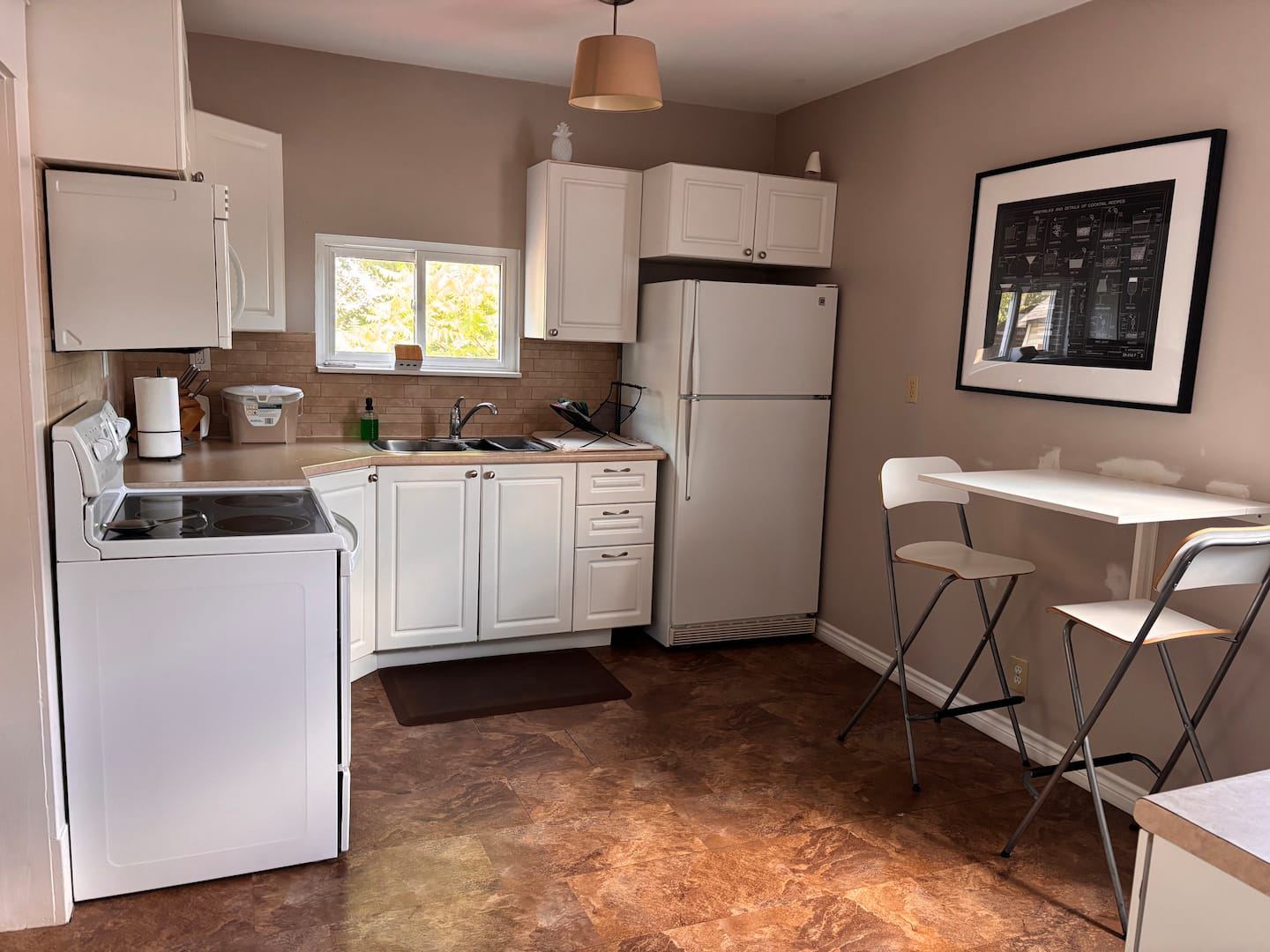 Kitchen with breakfast table