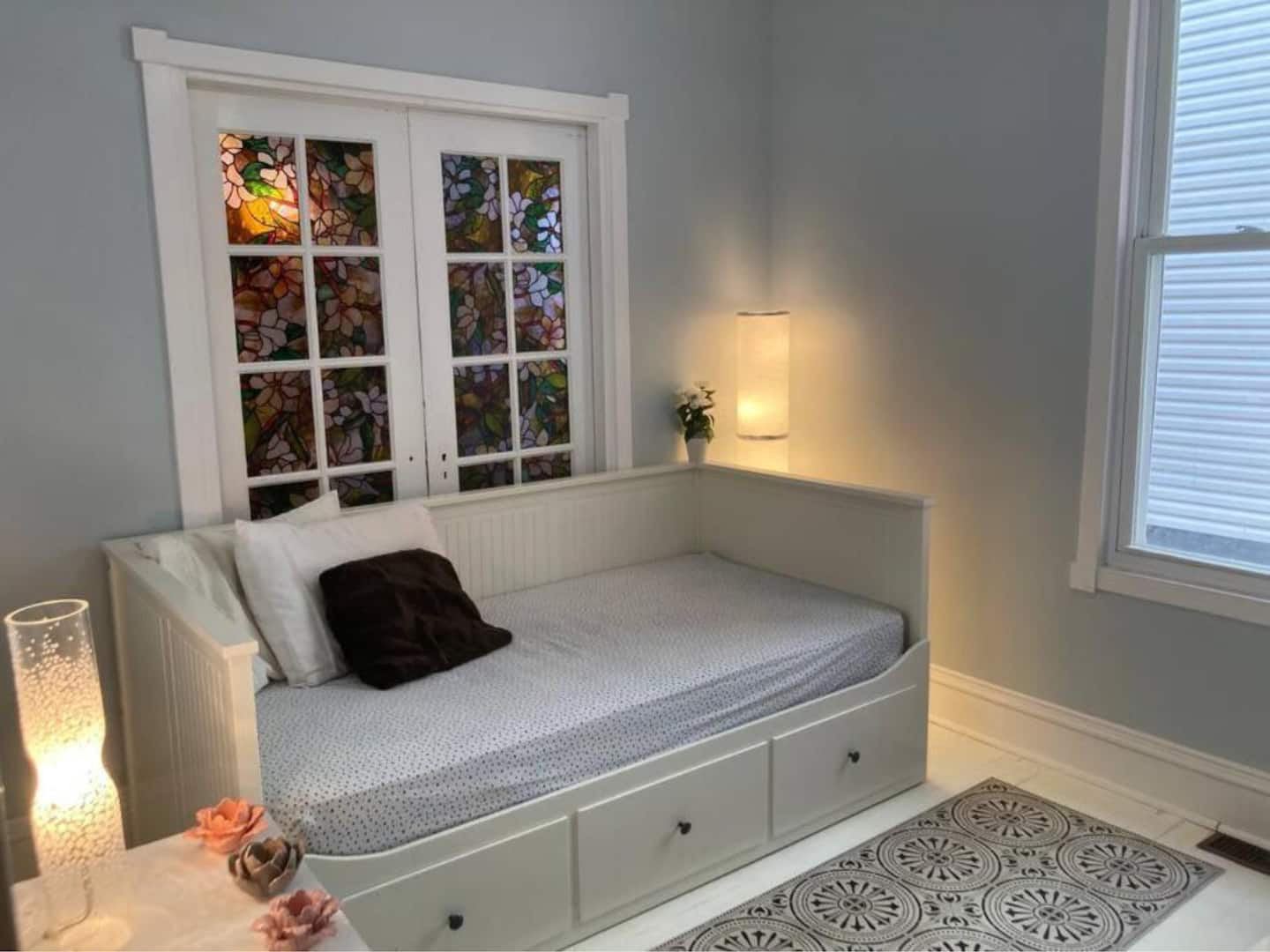Bedroom with daybed and garden doors